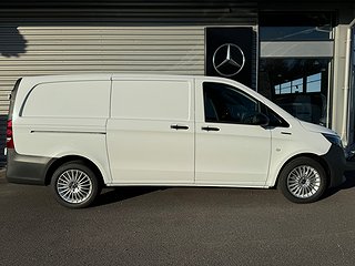 Transportbil - Skåp Mercedes-Benz eVito 12 av 21