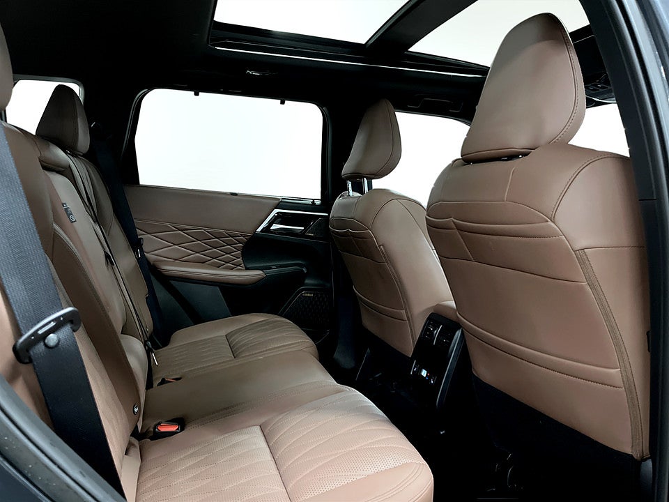 Bild på Mitsubishi Outlander Instyle+ PHEV 306hk Aut 4WD PANO B-KAMERA ELSTOL
