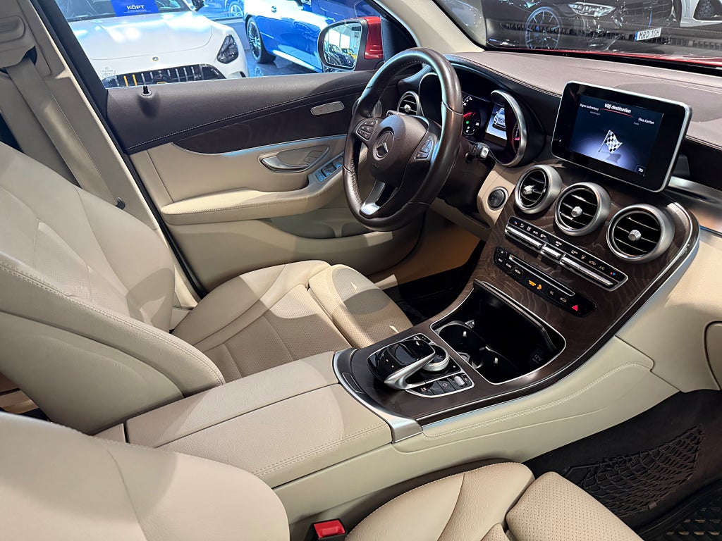 Mercedes-Benz GLC 220 d 4MATIC Värmare Läder Burmester Drag - bild 21