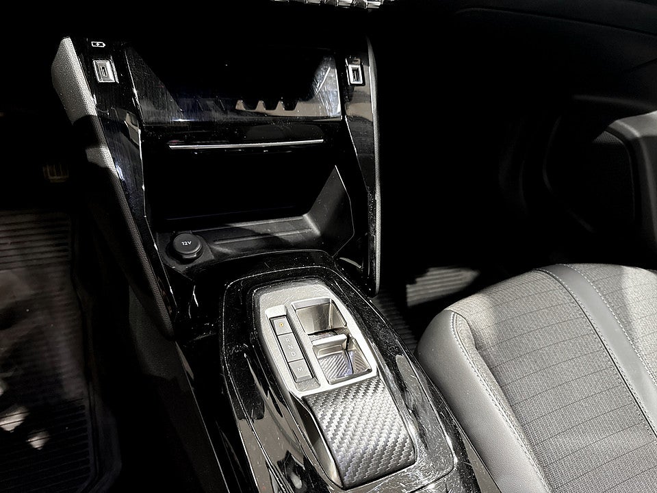 Bild på Peugeot 2008 Allure 1.2 PT 130hk Aut B-KAMERA CARPLAY