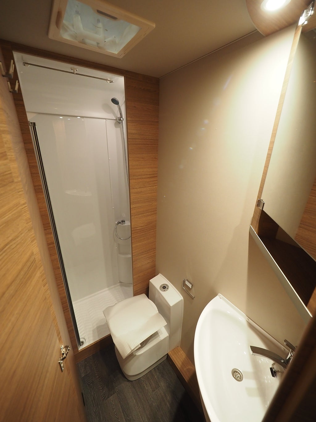 Weinsberg CaraSuite 650 MF AUT | 3500kg | Loungepaket | 2026