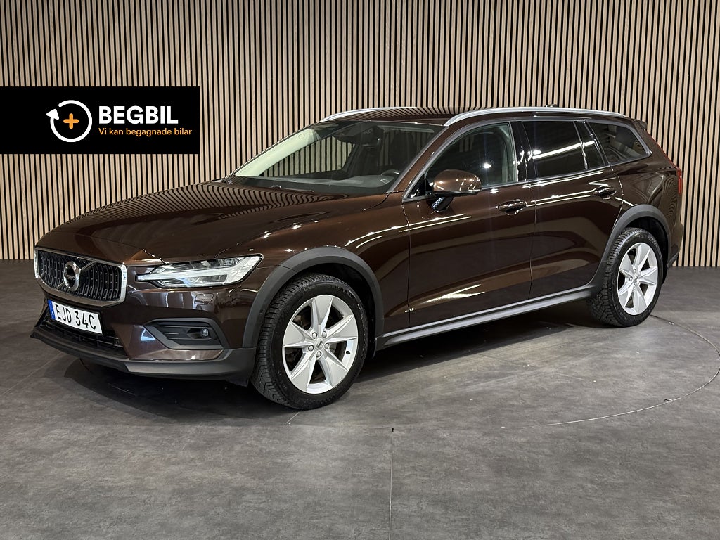 Volvo V60 Cross Country D4 AWD Aut / BLIS / Drag / Värmare / Teknikpkt