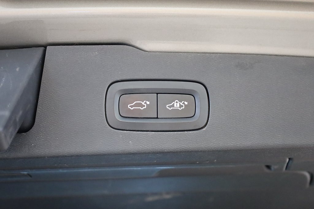 Volvo V60 D4 AWD Geartronic Momentum H/K Navi Kamera Leasbar 2021