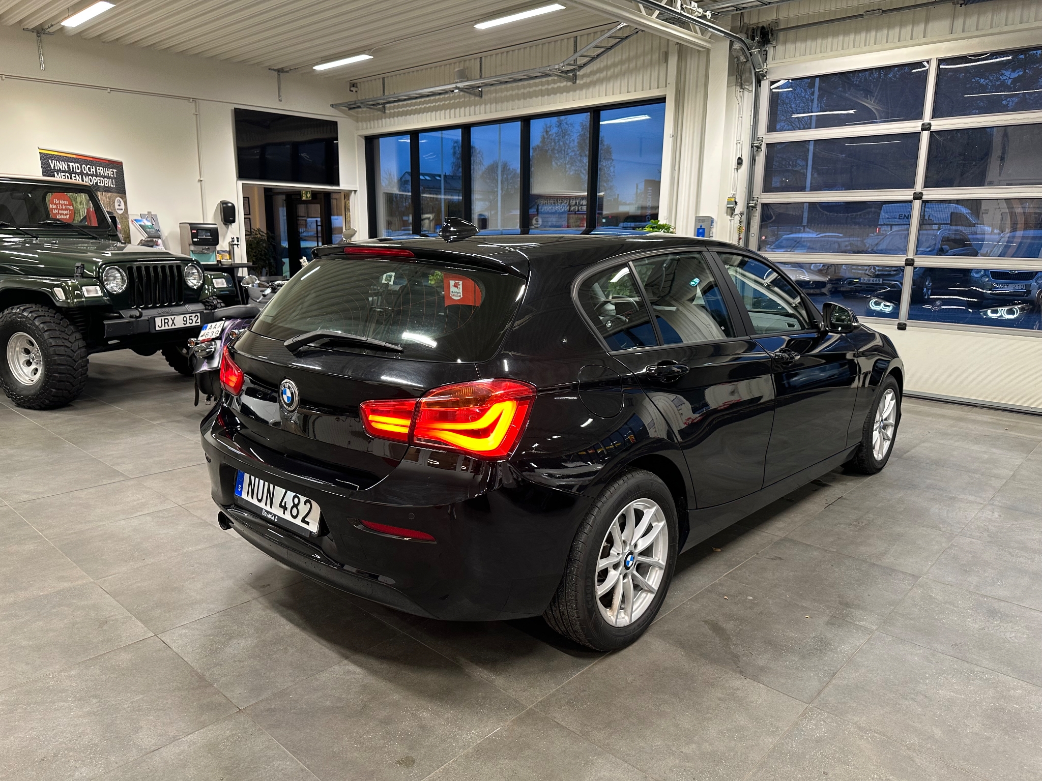 BMW 118 i 5-dörrars Advantage 2016, bild 4/45