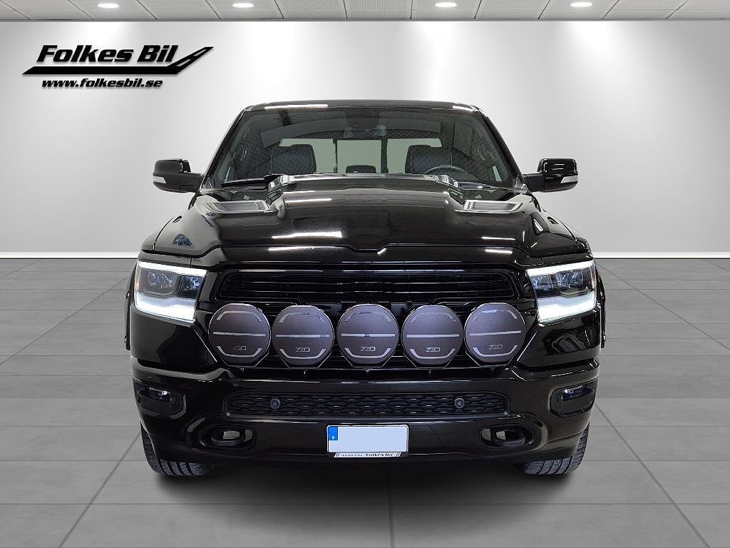 Dodge RAM 1500 Crew Cab Laramie Night Edition V8 HEMI Luftfj.