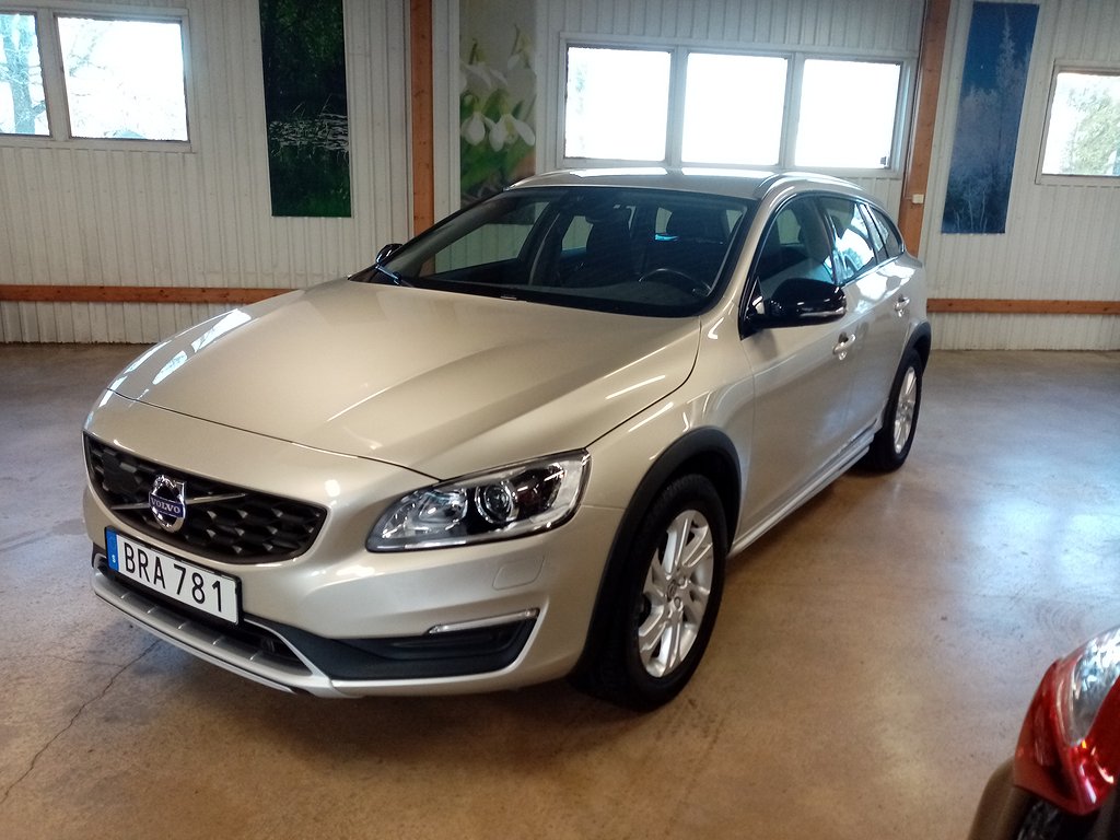Volvo V60 Cross Country D4 AWD Geartronic Momentum  190hk