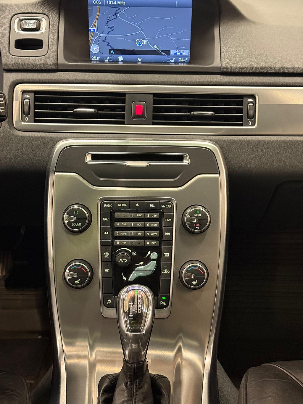 Volvo V70 D5 AWD Geartronic Summum R-Design Limited 215hk - miniatyr 21