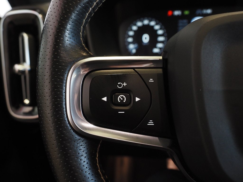 Volvo XC40 Recharge T5 262hk R-Design |Pano|Navi|Kamera| 2021