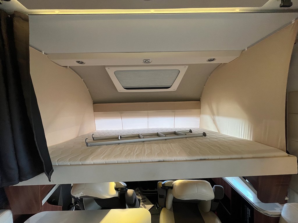 Adria Sonic Plus 700 SL / Automat 150hk / Solcell x2 / Ugn - Adria
