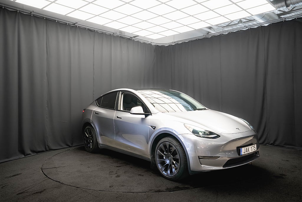 Tesla Model Y Long Range AWD DRAG 20'' QUICKSILVER PANO 1-ÄGARE MOMS