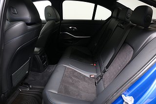 Sedan BMW 330e 30 av 32