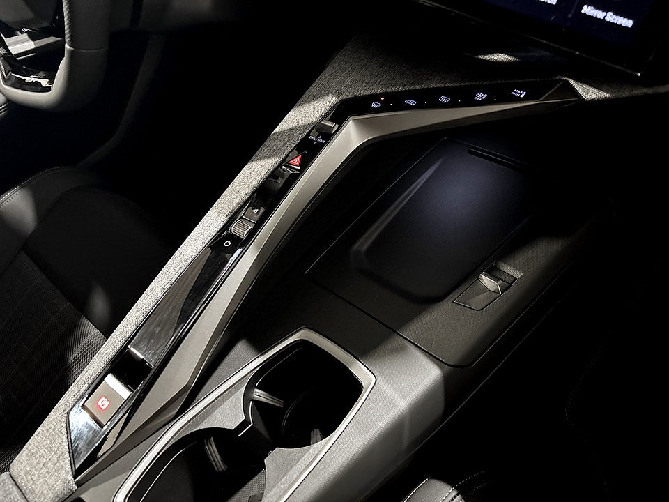 Bild på Peugeot 5008 GT Hybrid 145hk Aut 7-SITS B-KAMERA NAVI