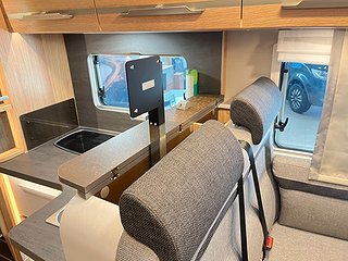 Husbil-halvintegrerad Knaus Sky TI 650 MF 25 av 28