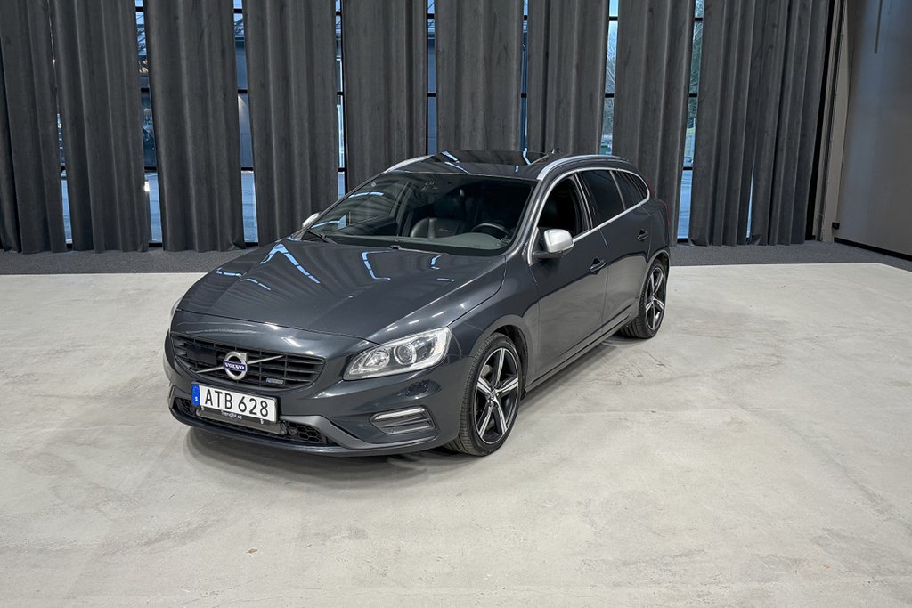 Volvo V60 D4 R-Design |Taklucka|Värmare|Drag|SE SPEC