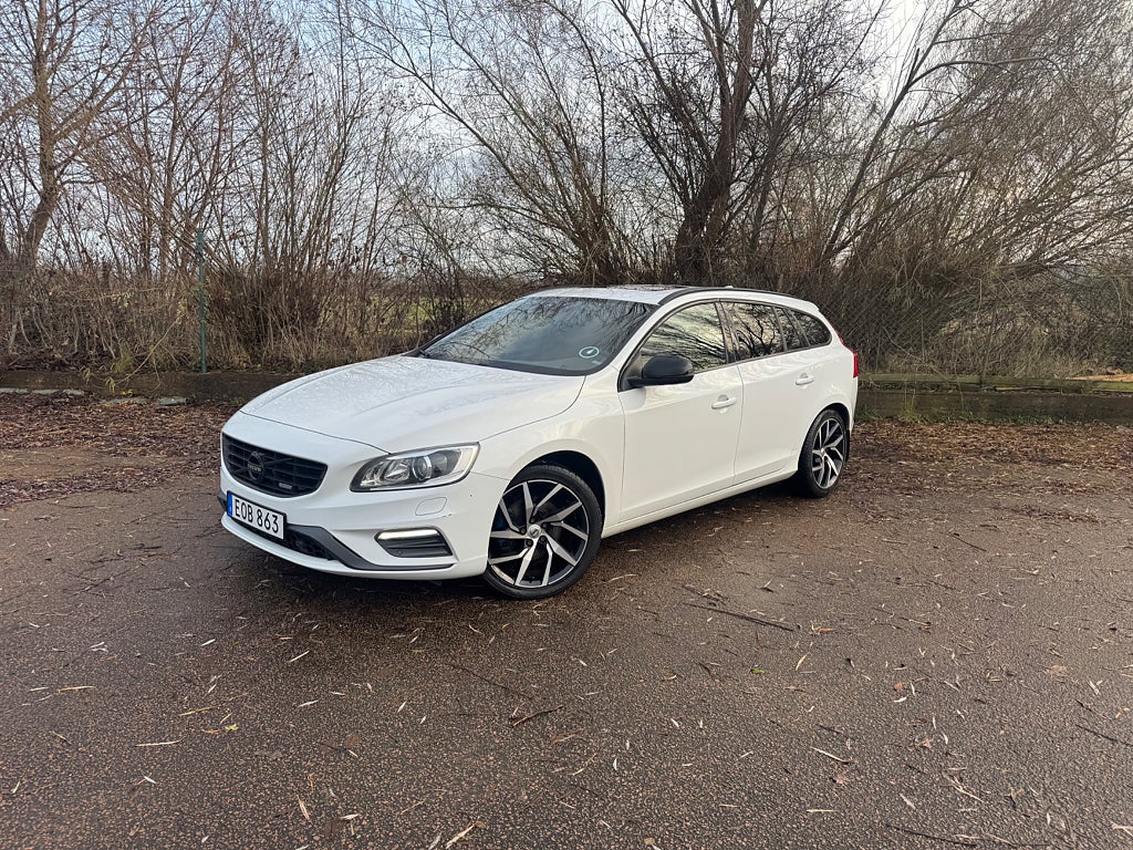 Volvo V60 D4 Geartronic R-Design K-rem bytt Drag Navi Euro 6