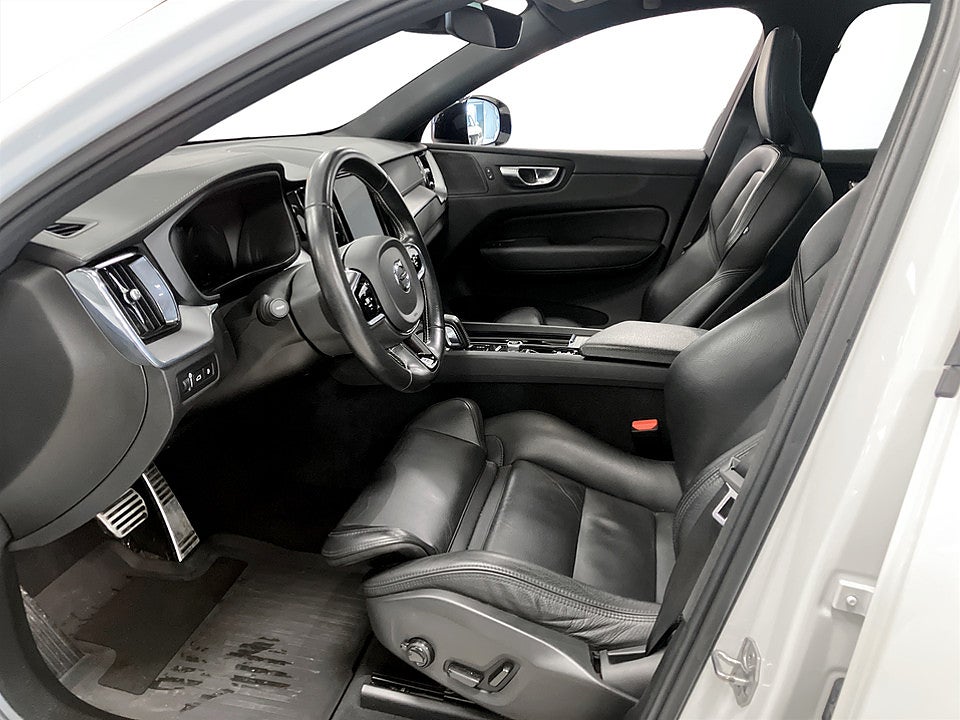 Bild på Volvo XC60 R-Design Recharge T8 Geartronic 392hk AWD 360° PANO H/K