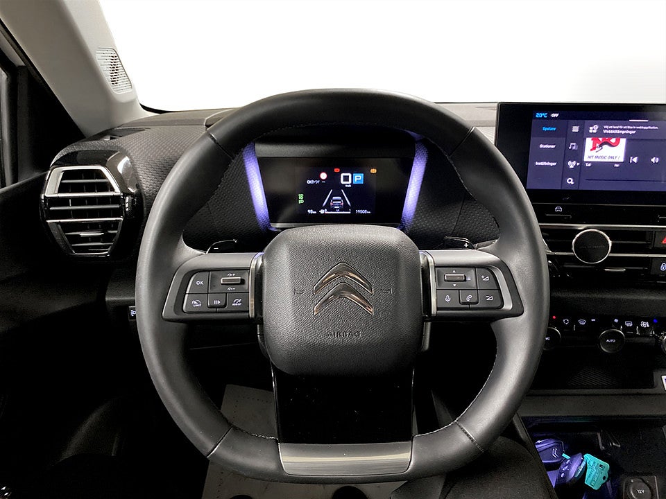 Bild på Citroën C4 X Shine 1.2 PT 130hk Aut - B-KAMERA, CARPLAY