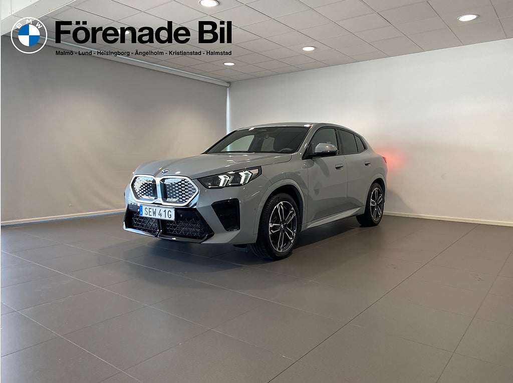 BMW iX2 xDrive30  M Sport Parkeringsassistans Drag