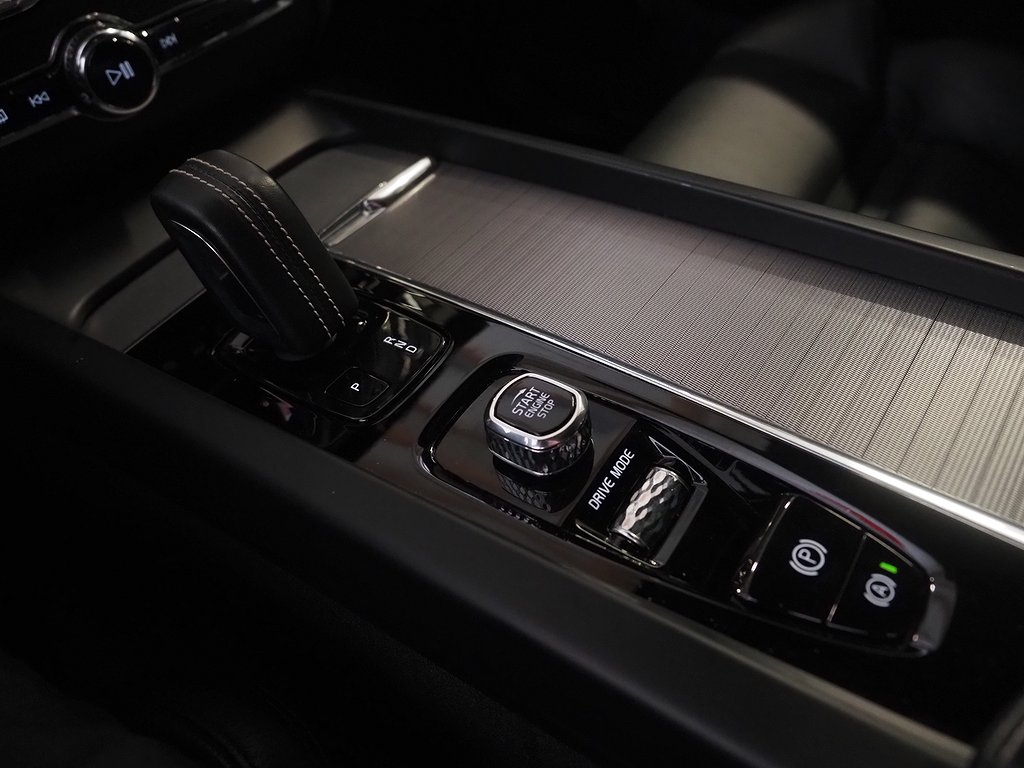 Volvo XC60 Recharge T8 392hk AWD R-Design |Drag|Pano|Skinn| 2020