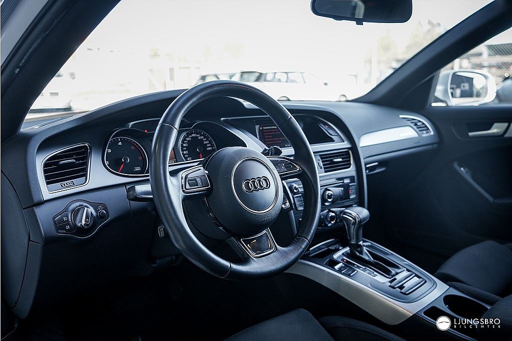 Audi A4 Avant 2.0 TDI Quattro S-Line / PDC /