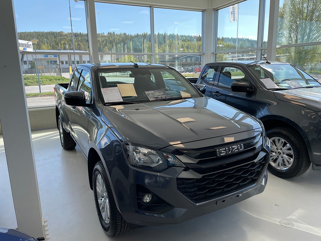 Isuzu XRM AT CNG (Extended Cab)