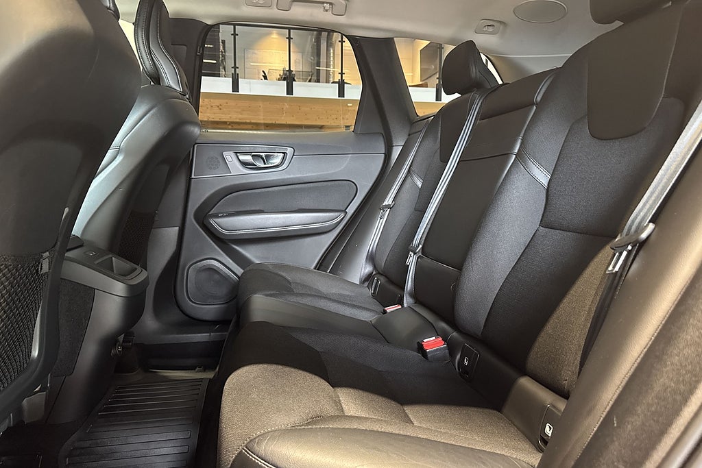 Volvo XC60 B4 AWD Geartronic Momentum