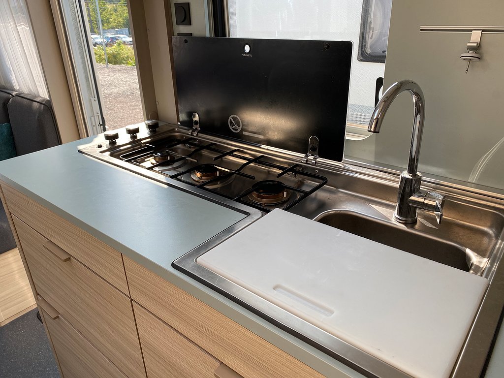 Adria Altea 502 UL / Långbädd / EL-patron / Golvvärme/1500kg - Adria