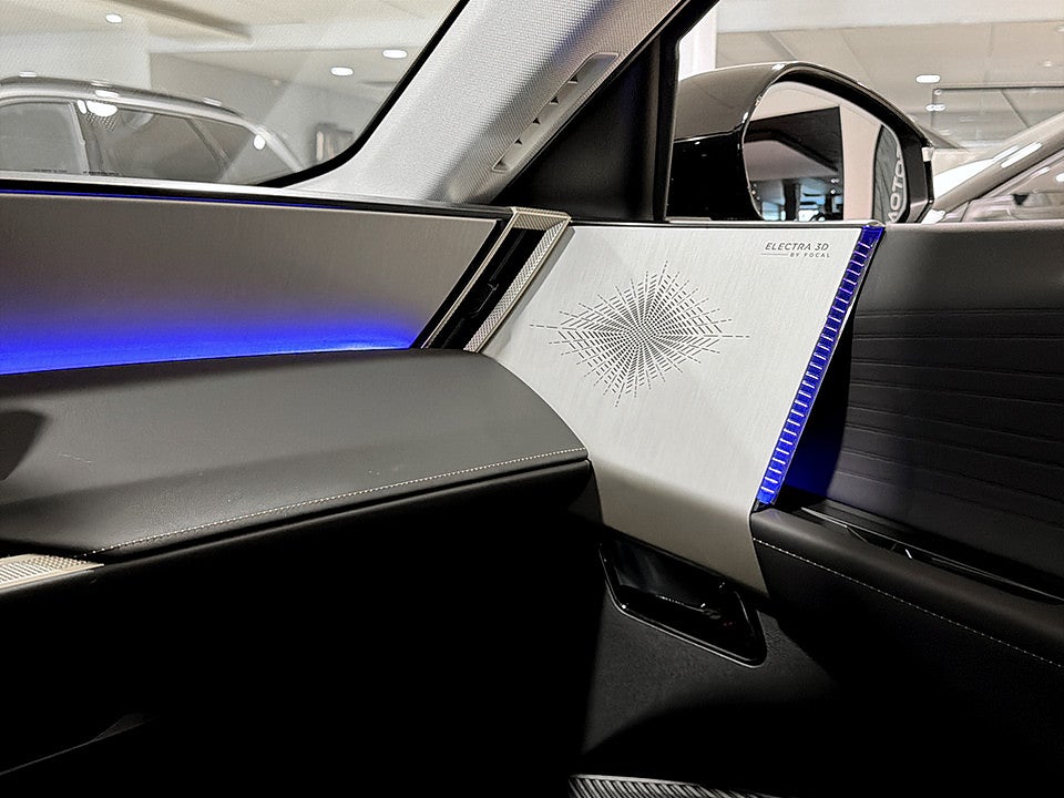 Bild på DS N°8 Étoile 97.2 kWh 349hk Aut AWD B-KAMERA CARPLAY PANO