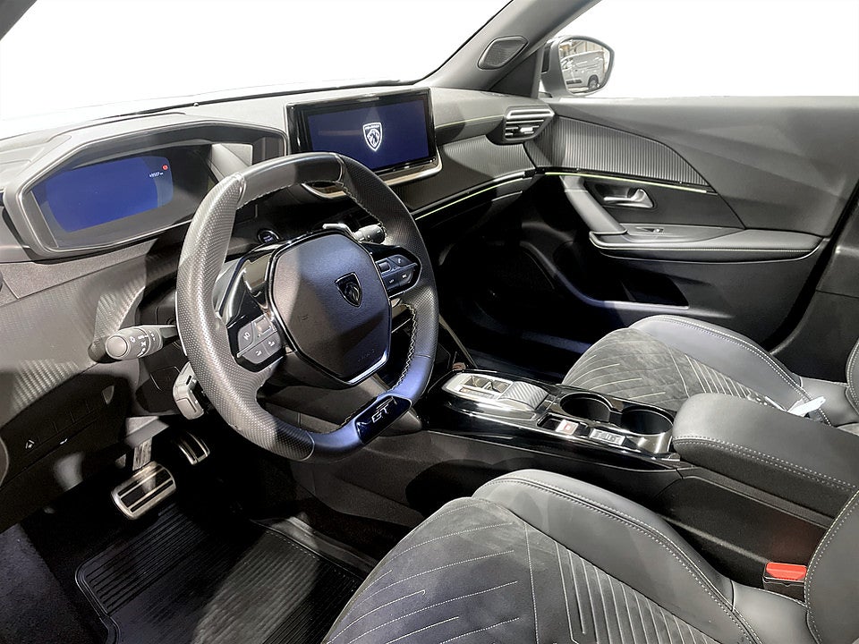Bild på Peugeot 2008 GT 1.2 PT 130hk Aut B-KAMERA CARPLAY