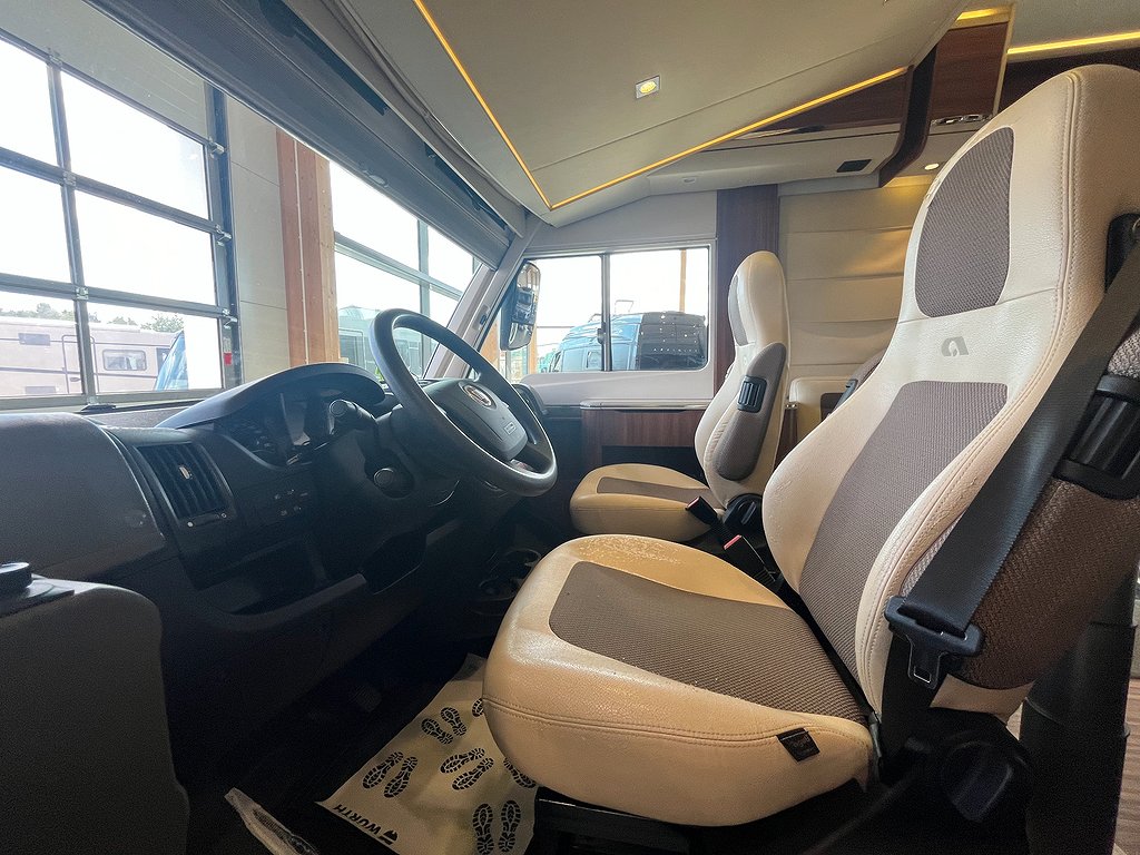 Adria Sonic Plus 700 SL / Automat 150hk / Solcell x2 / Ugn - Adria