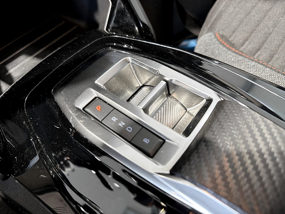 Bild på Peugeot E-208 Active Pack 50kWh 136hk Aut CARPLAY P-SENSORER BAK