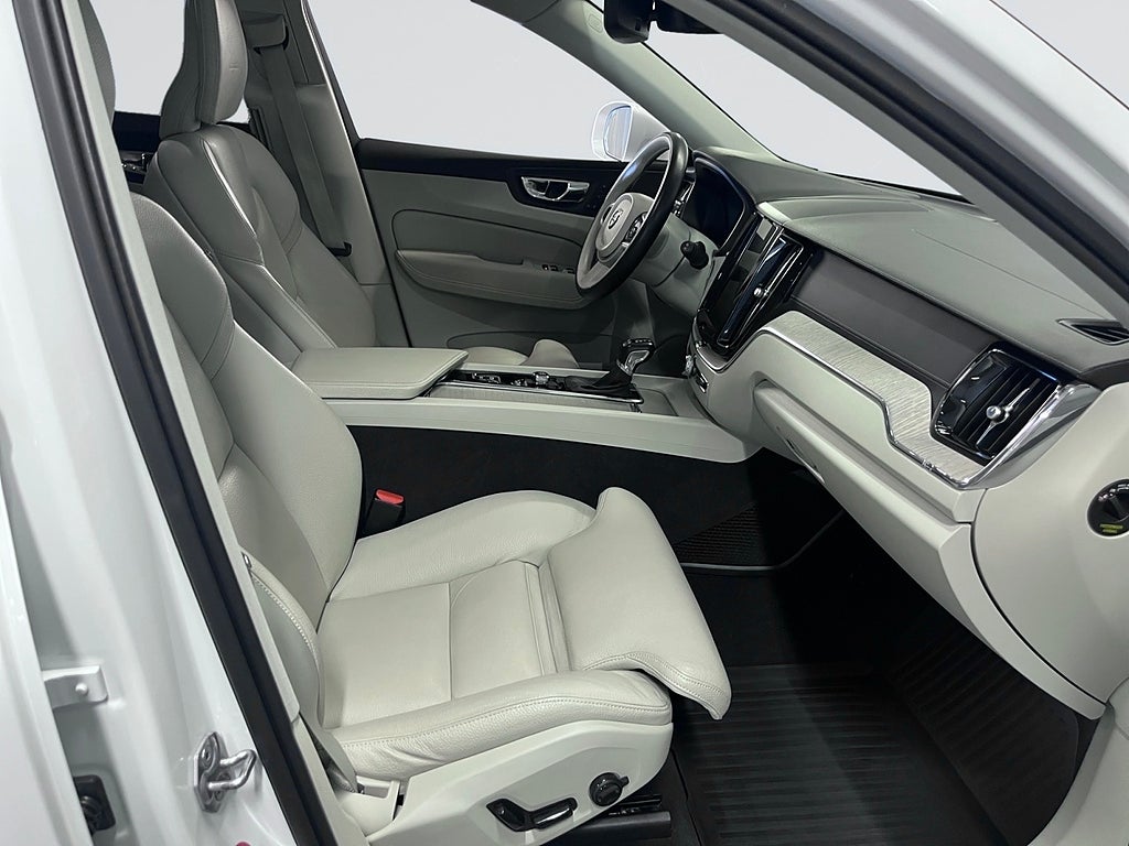 Volvo XC60 T5 AWD Aut Inscription DRAG B-kamera Carplay Ada farth bild 13