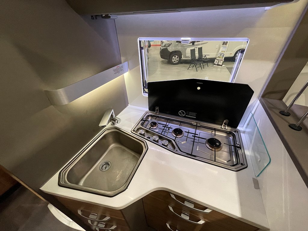 Adria Matrix Plus 670 SC /Taksäng/ALDE/5 bältad/160hk/Queen - Adria