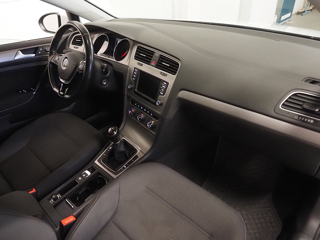 Volkswagen Golf Sportscombi 1.2 TSI 110hk Parkeringssensorer 2017