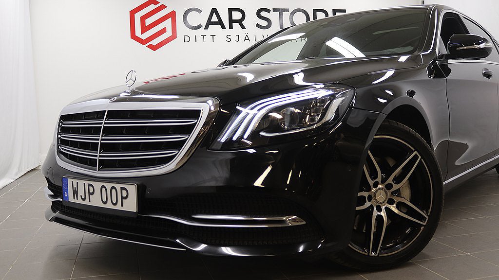 Bilen är den långa versionen av S-klass.