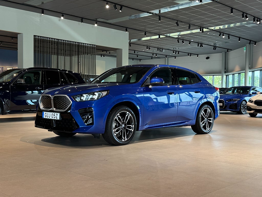 BMW iX2  xDrive30 M Sport D/A Plus Drag Rattvärme Tonade rutor 