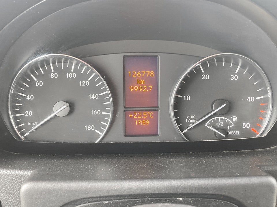 Bild på Mercedes-Benz Sprinter 211 Tempmatic CDI 114hk Aut L3H2 DRAG