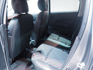 Halvkombi Mitsubishi Space Star 9 av 20