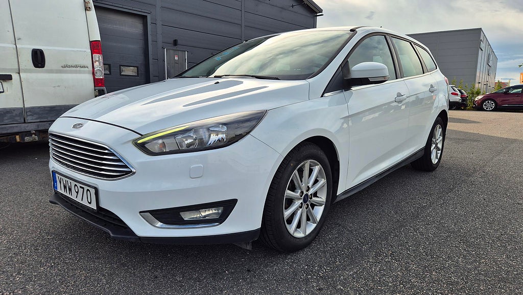 Ford Focus Kombi 1.0 EcoBoost Titanium EU6 Nyservad/kamrem 