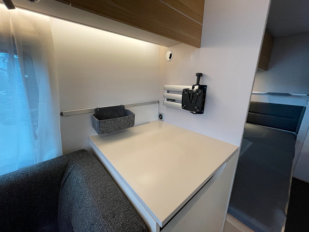 Adria Adora 613 HT / ALDE / Solcell / Långbäddar / Ugn - Adria