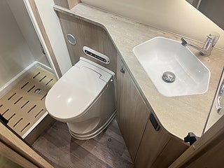 Husbil-halvintegrerad Kabe ROYAL 780 LXL 22 av 31