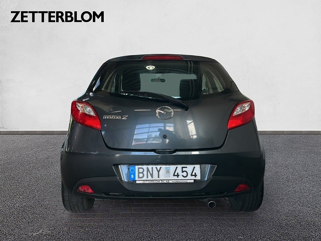Halvkombi Mazda 2 4 av 14