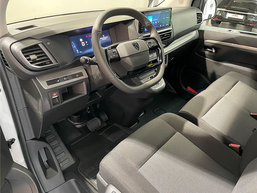 Bild på Peugeot Expert Plus 145hk Aut L2 - DEMO