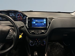 Peugeot 2008 1.6 BlueHDi Ny Bes/SoV-Däck/Värmare/Drag – bild 11
