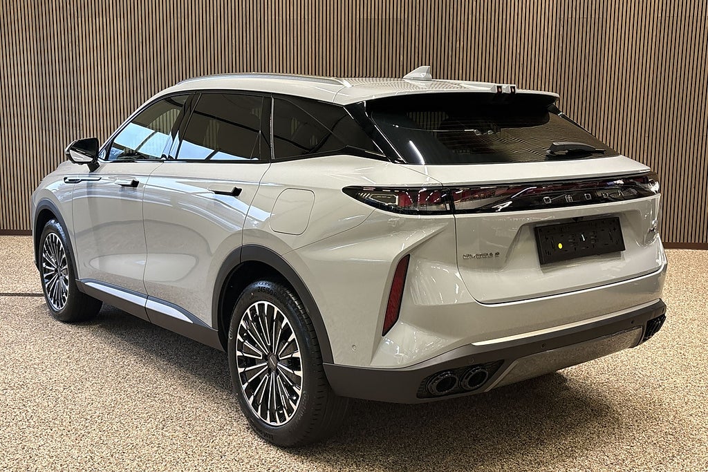 Omoda 9 1.5T + 34.46 kWh PHEV AWD Pano Elstol 360 BLIS Sony HUD