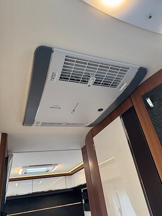 Husbil-halvintegrerad LMC Cruiser Premium T701 AUT 15 av 17