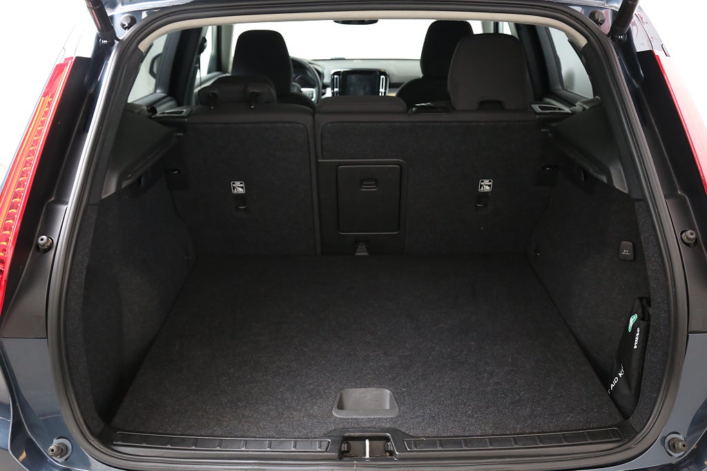 Volvo XC40 B4 Bensin 197hk Momentum Adv SE AWD 360° Drag Teknikpkt 2021