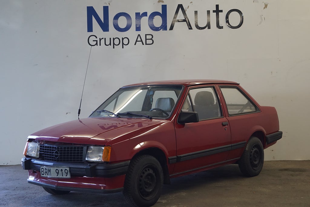Opel Corsa 2-DÖRRARS SEDAN 1.2 54HK NY lACKAD (1984)