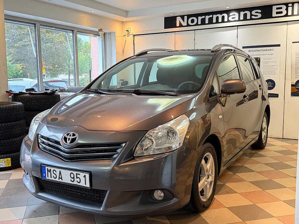 Toyota Verso 2.0 D-4D 7sits/Dragkrok/Nyservad