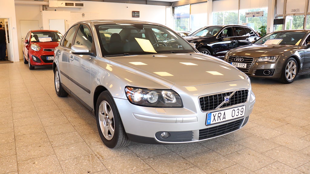 Volvo S40 1.8F Kinetic Nybesiktigad